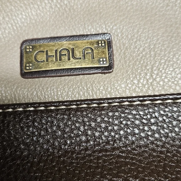 Chala Sweet Messenger Crossbody Bag with Floral Design - Picture 2 of 4